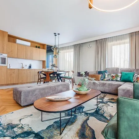 Nabrzeze Yacht Park, Sun & Snow *