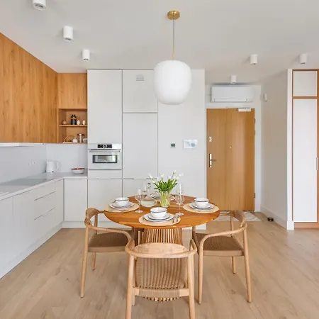 Nabrzeze Yacht Park, Sun & Snow *