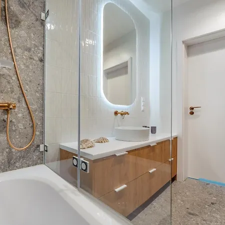 Nabrzeze Yacht Park, Sun & Snow