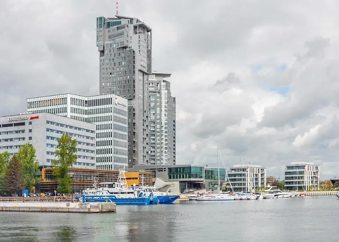 Nabrzeze Yacht Park, Sun & Snow * Gdyně