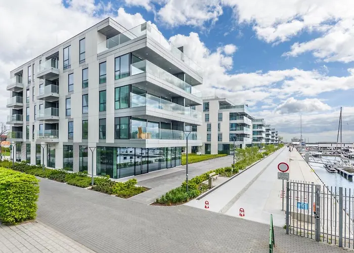 Nabrzeze Yacht Park, Sun & Snow *